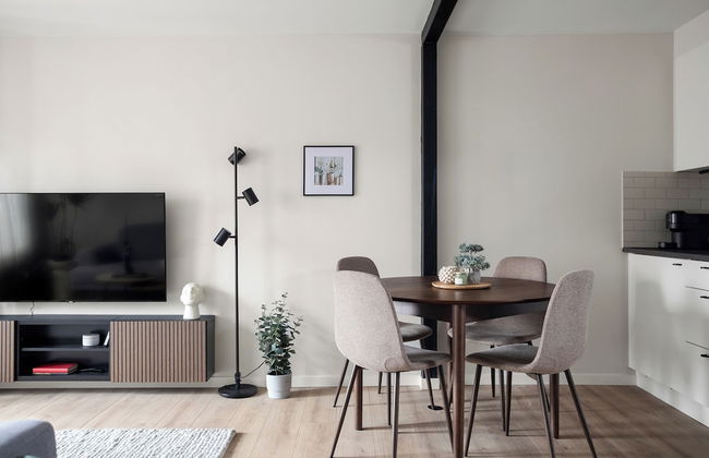 Home Away Apartments - Photo 9