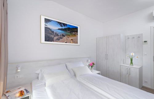 Zlatni Zalaz,Apartments,Supetarska Draga - Foto 40