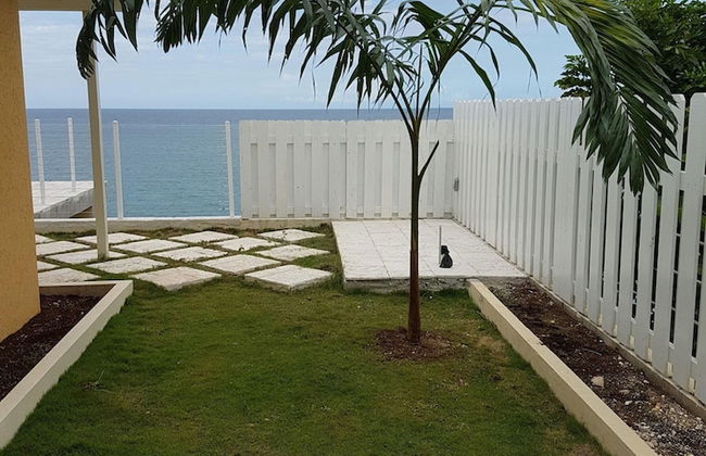 Je Suis Jamaica - 4 B R Beachfront Villa w Staff - Photo 74