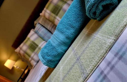 Hill View 2 bedroom free parking - Photo 5