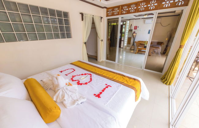 Palms Cove Resort - Photo 10