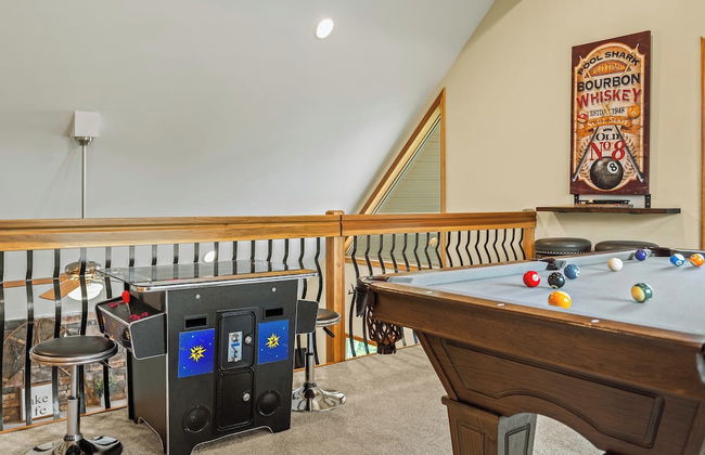 Pocono Paradise by Avantstay Lakeside Retreat, Hot Tub, Game Room, Near Beach - Foto 61