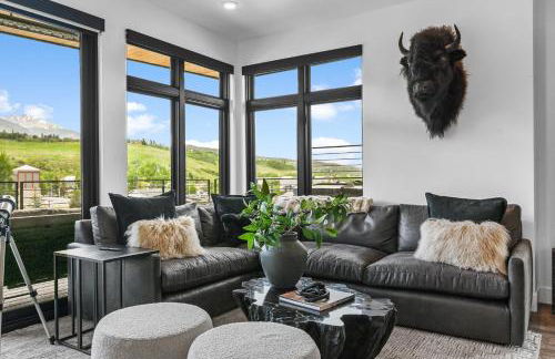 4-Season Modern Mountain Penthouse with Private Hot Tub & Scenic Views - Foto 58