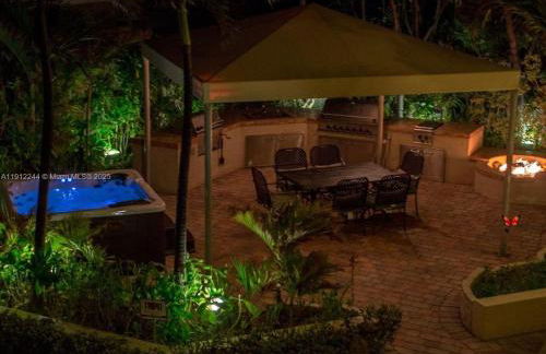 Oceanfront Luxury Villa 5Bedroom and 4Bath Beach Access - Photo 32