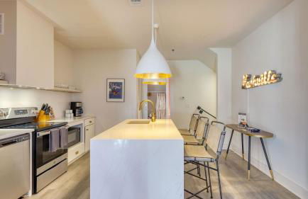 36 Guests on Music Row Bachelorette Suites Glam Room 5 Minutes to Downtown - Foto 20