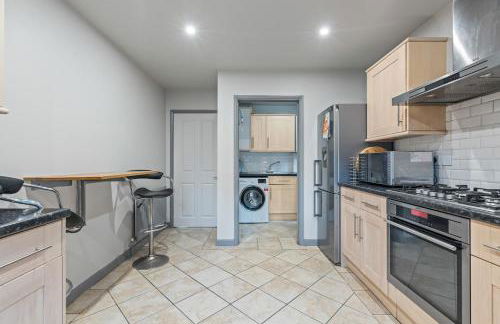 Large 4 Bedroom House Bricket Wood, Van & Car Parking, Sleeps 8 - Foto 18