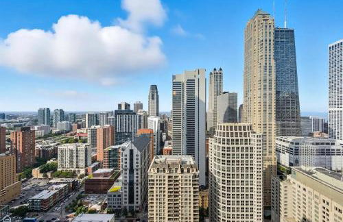 River North Magnificent Mile Condo, Lake and City Views, 43rd Floor Corner, Parking Included! - Foto 34