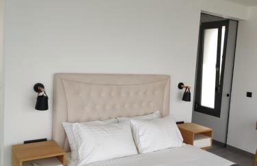 Seafront Villa Nafsika - Private Heated infinity Pool - Direct access to the beach - Play area - Foto 23