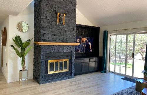 Luxe Boutique-Style Home w/Indoor Hot Tub - Foto 6