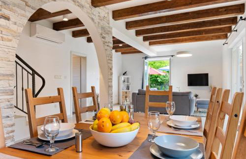 Quaint Holiday Home near Buzet with Terrace - Foto 75