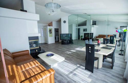 Luxury 1900 SQ FT House Huge 46 FT Pool & Hot SPA - Foto 8