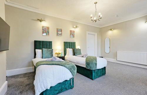 Large 5-Bedroom Home, Perfect for Long Stays & Team Accommodation - Foto 13