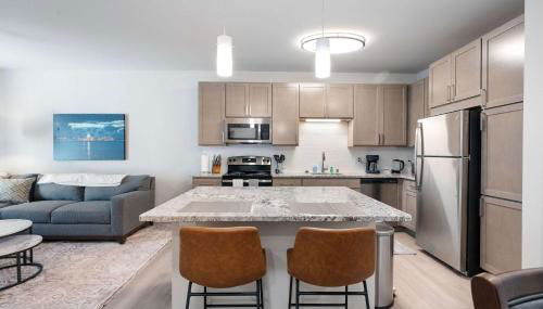 Pool & Fitness Room Near University Park - Covered Parking - Foto 2