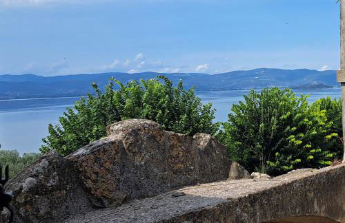 L'incanto del Trasimeno con giardino vista lago nel cuore di Castiglione - Foto 9