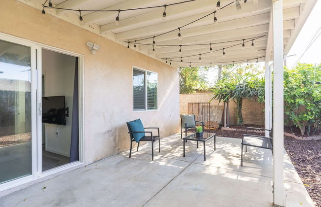 Elegant Retreat Modern Comforts, Prime Location - Photo 42