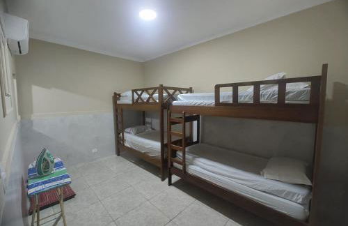 Casa para Famílias e Grupos com Ar-condicionado, Churrasqueira e estacionamento próximo em Praia Grande - Foto 49