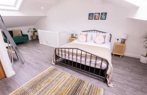 Hebden Bridge Haven - Stylish, Cosy, Canal Side, Pet Friendly - Photo 6