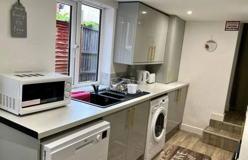 4 Bedroom Terrace house Near Town Center Wellingborough - Photo 8