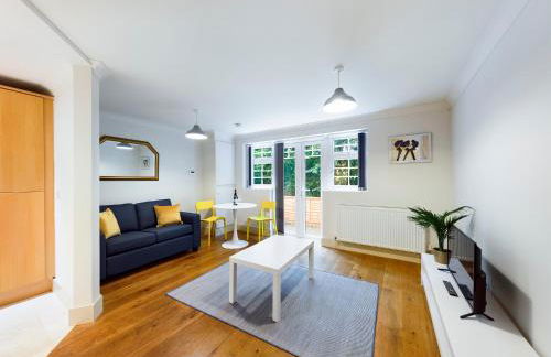 Redhill town centre apartment by Livingo - Foto 13