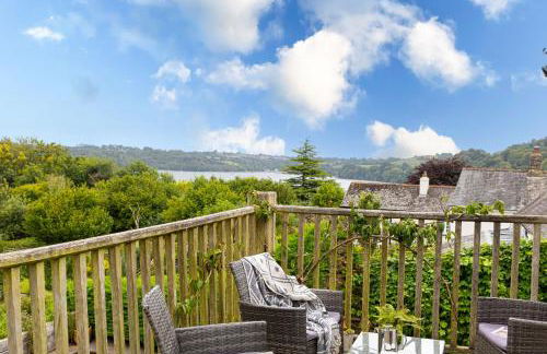 Rocket House - Large family home perched above the river - Foto 33