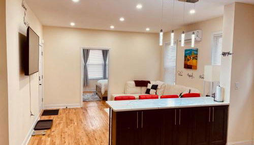 OoohLaLa! 2 Beds and 2 Full Baths w/Free Parking - Foto 2