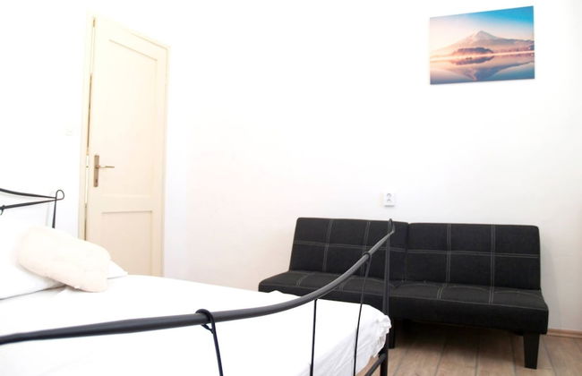 Step Away From The Beach 1-bedroom Apartment Lolov - Photo 4