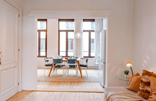 Charming Mansion in Vibrant Antwerp - Photo 1