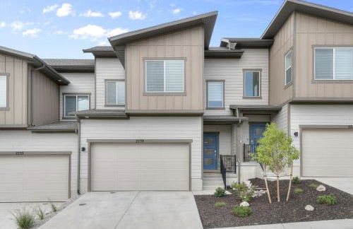 Golden Sunsets in Majestic Peaks - Foto 13