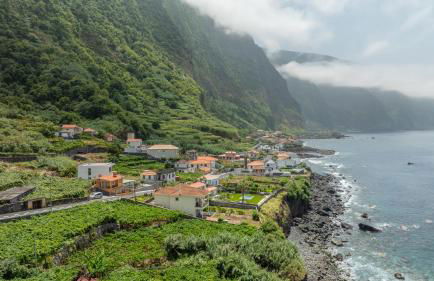 Coastal São Vicente Mountain & Sea View Hideaway with Free Parking - Foto 2