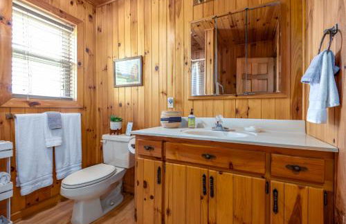 Pet Friendly NC Cabin with Views & Hot Tub - Foto 22