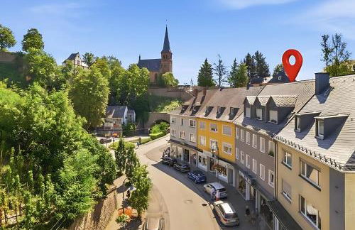 BAT Home Solutions Saarburg Altstadt - alles was ein Hotel nicht bietet - 3 Apartments 45 bis 75 qm für bis zu 12 Personen - direkt unter der Burg - 2 Min zur Altstadt - Weinbergblick, Heimkino und E-Ladesäulen - Foto 41