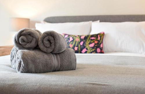 Cheerful 3 bed Grade II Central Cottage - Foto 11