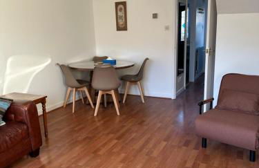 2-Bed Home with Parking, Near Airport, NEC & JLR - Foto 21