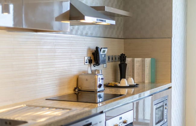 Elegant 1BR Near Wafi Mall Central Dubai Stay - Photo 5