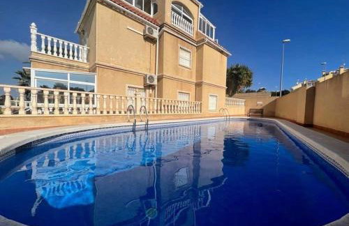 Traditional 3 bedroom villa with Com pool ALM26 - Foto 1