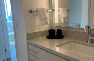 Luxury Designer Suite with Rooftop Pool, Gym - Foto 19