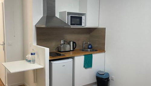 Appartement au Pied du Metro Mairie de Clichy L13 - Foto 5, stove, toaster, minibar
