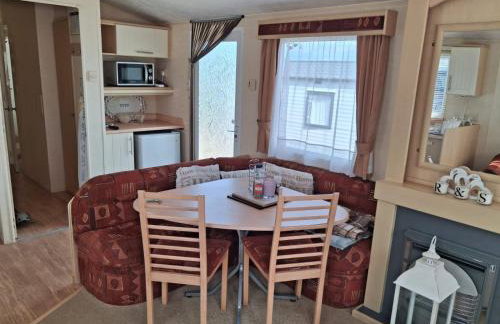 2Bed-Cabin Sleeps 4 WiFi Free Parking Sea Views - Photo 22