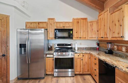 Splendor Valley Farms Huge Log Cabin with King Bed Bunk Beds and Game Room - Photo 12