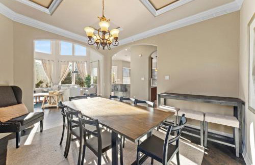 Lake Travis Family Retreat with Theater Game Room and BBQ 7 min from Marina - Foto 8