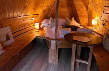 Private Island Glamping on riverbank with Hot tub - Foto 2