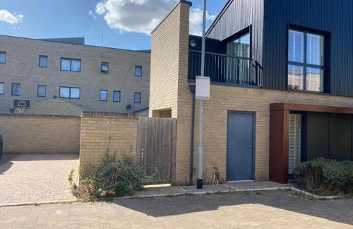 Homely & Warm Trumpington House w Parking, 5 mins drive to Bio Medical Campus, Addenbrooke's & Papworth hospitals - Foto 15