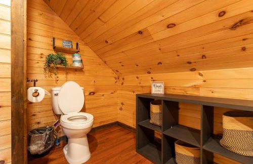 Big Time Hill Cabin with an indoor pool hot tub & great views - Foto 24