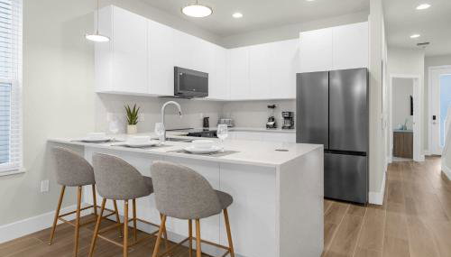 Upstay - Modern Family Townhome with Pool - Foto 4