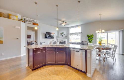 Stunning Peyton Retreat with Game Room, Private Yard - Foto 11