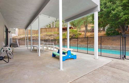 Modern Family Home w/Pool and Hot Tub - Foto 44