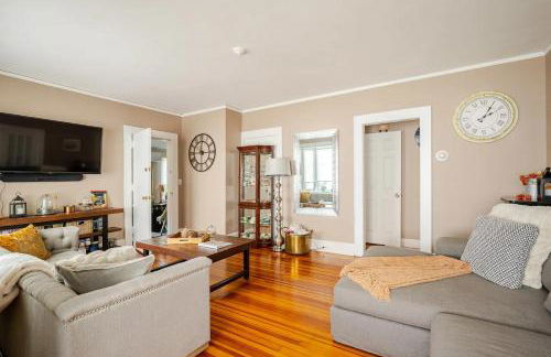 Gem by the water with firepit & all fenced backyard 2 Bedrooms - Photo 24