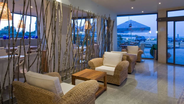 Coin salon dans le hall