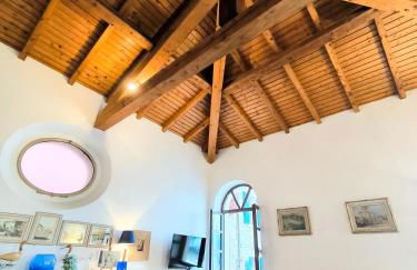 Klimt's Mill overlooking Port - Foto 10