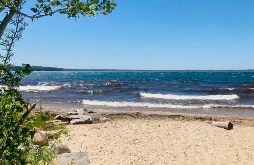 Spacious Condo Downtown Traverse City - Foto 23